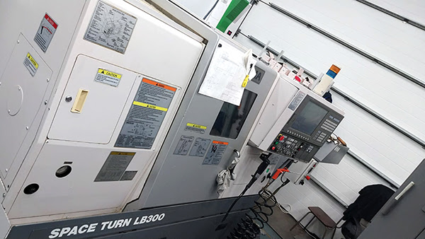 Okuma LB300С (2006 | бу) – токарный обрабатывающий центр с ЧПУ